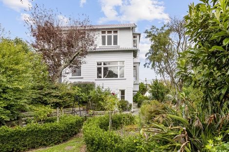 Photo of property in 18 Cobden Road, Bluff Hill, Napier, 4110