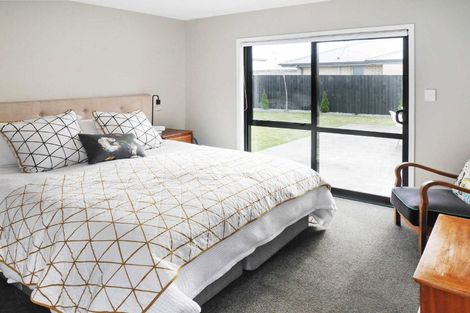 Photo of property in 32 Karere Avenue, Marshland, Christchurch, 8083