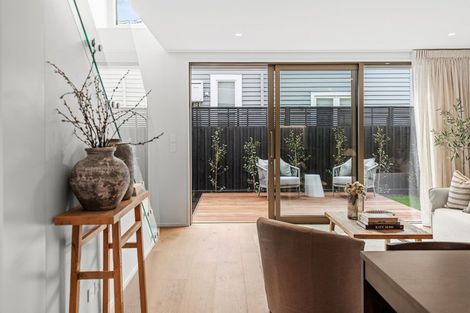 Photo of property in 2/22 Clissold Street, Merivale, Christchurch, 8014