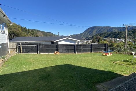 Photo of property in 75 Milton Terrace, Picton, 7220