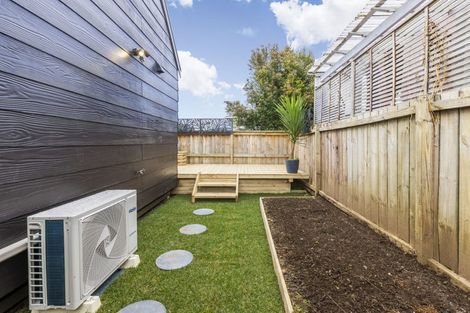 Photo of property in 2/24 Great South Road, Papakura, 2110