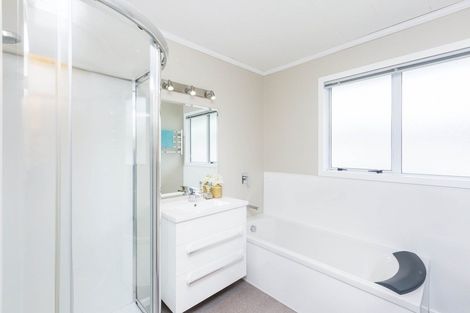 Photo of property in 27 Kentucky Street, Totara Park, Upper Hutt, 5018