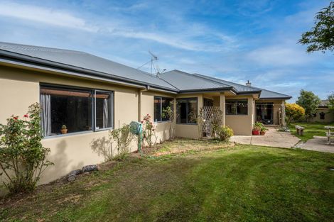 Photo of property in 24 Clearview Drive, Milson, Palmerston North, 4414