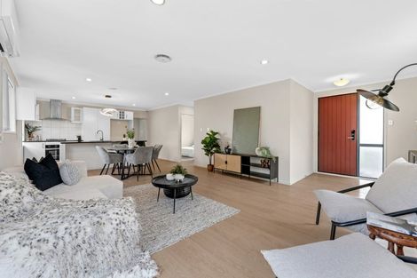 Photo of property in 22 Marvon Downs Avenue, Pakuranga Heights, Auckland, 2010