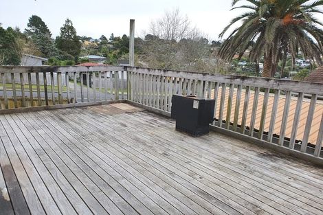 Photo of property in 3 Garton Drive, Massey, Auckland, 0614