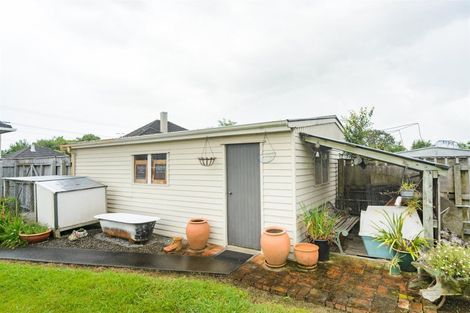Photo of property in 27 Holland Crescent, Bulls, 4818
