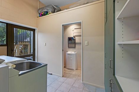 Photo of property in 22 Kinross Drive, Merrilands, New Plymouth, 4312