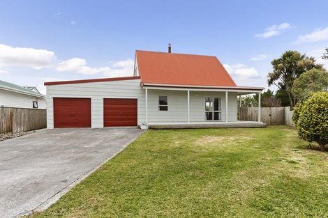 Photo of property in 22 Ponderosa Place, Opunake, 4616