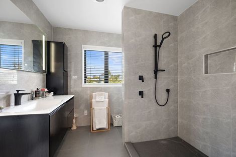 Photo of property in 216 Riverhead Road, Kumeu, 0892