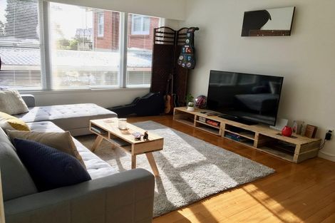 Photo of property in 8a Dodson Avenue, Milford, Auckland, 0620