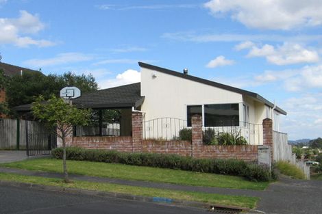 Photo of property in 1/125 West Harbour Drive, West Harbour, Auckland, 0618