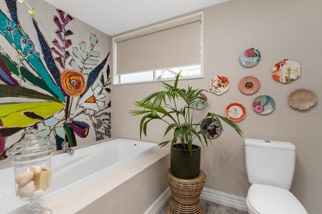 Photo of property in 2 Gleeson Road, Manakau, Levin, 5573