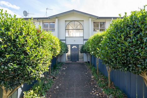 Photo of property in 2/14 Thornton Road, Cambridge, 3434