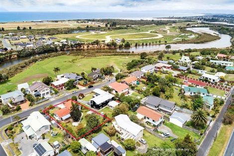 Photo of property in 12 Seaview Road, Ruakaka, 0116