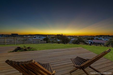 Photo of property in 2 Rangeview Rise, Foxton Beach, Foxton, 4815