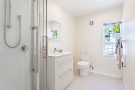 Photo of property in 24 Salem Place, Torbay, Auckland, 0630