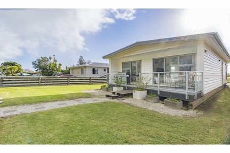 Photo of property in 156 Maunsell Road, Port Waikato, Tuakau, 2695