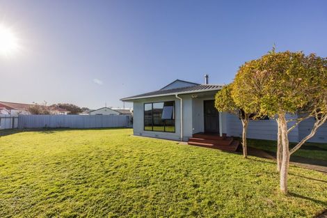 Photo of property in 28 Peppertree Glade, Kelvin Grove, Palmerston North, 4414