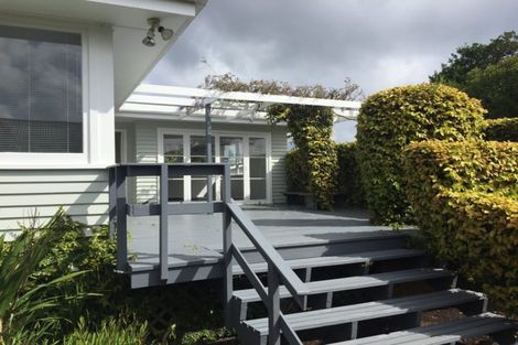 Photo of property in 12 Bridgens Avenue, Te Atatu Peninsula, Auckland, 0610
