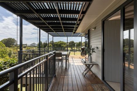 Photo of property in 46 Links View Drive, Omokoroa, 3114