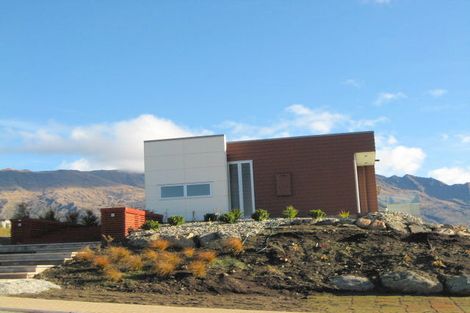 Photo of property in 94 Kings Drive, Wanaka, 9305