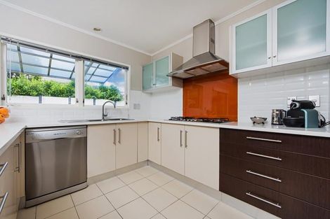 Photo of property in 25 Meadway, Sunnyhills, Auckland, 2010
