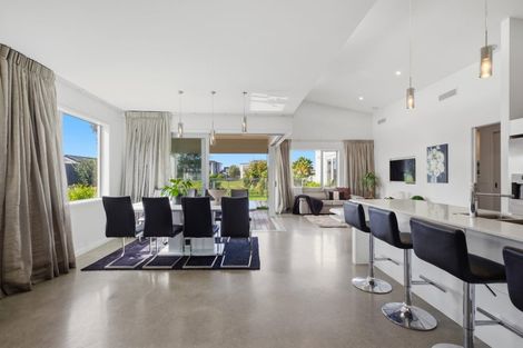 Photo of property in 42 Cassinia Close, Papamoa Beach, Papamoa, 3118