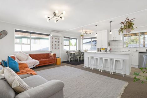 Photo of property in 8 Ansford Place, Bader, Hamilton, 3206