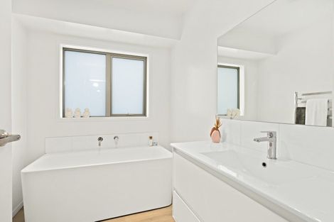 Photo of property in 233a Point Wells Road, Point Wells, 0986