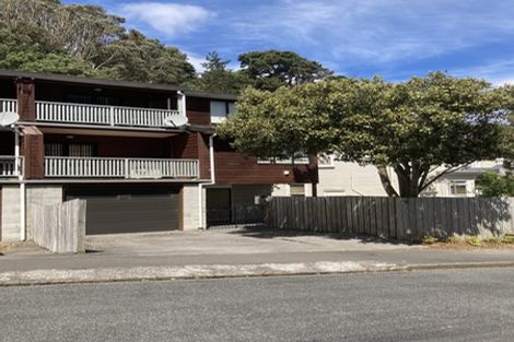 Photo of property in 18 Melrose Road, Island Bay, Wellington, 6023