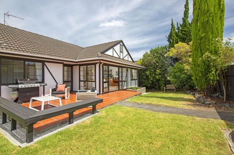 Photo of property in 1/133 Botany Road, Botany Downs, Auckland, 2010