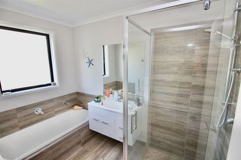 Photo of property in 20 Aquila Drive, Whitianga, 3510