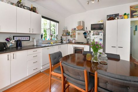 Photo of property in 1/6 Carlisle Road, Browns Bay, Auckland, 0630
