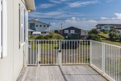 Photo of property in 35 Marine Parade South, Foxton Beach, Foxton, 4815
