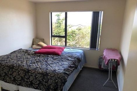 Photo of property in 18 Lobelia Rise, Goodwood Heights, Auckland, 2105