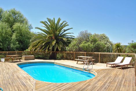 Photo of property in 70 James Road, Maungaturoto, 0587