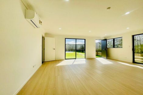 Photo of property in 8c Neems Place, Manurewa, Auckland, 2102