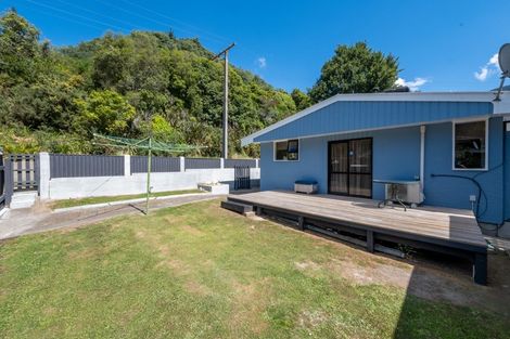 Photo of property in 76 Devon Street, Picton, 7220