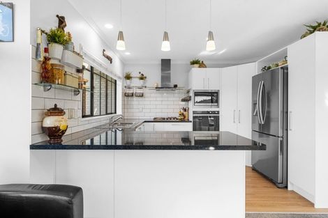 Photo of property in 2 Carlsberg Place, Papamoa Beach, Papamoa, 3118