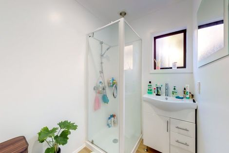 Photo of property in 14c Bracken Road, Newlands, Wellington, 6037