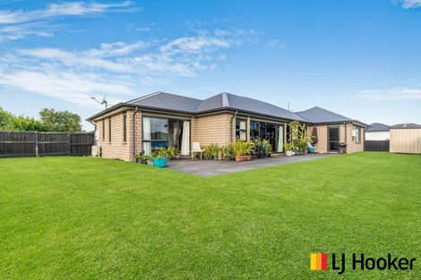 Photo of property in 31 Harbour Crest Drive, Waiuku, 2123