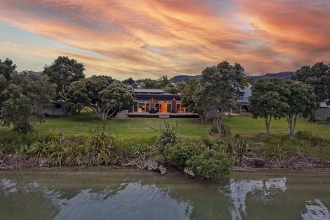 Photo of property in 16 Robinson Road, Whitianga, 3510