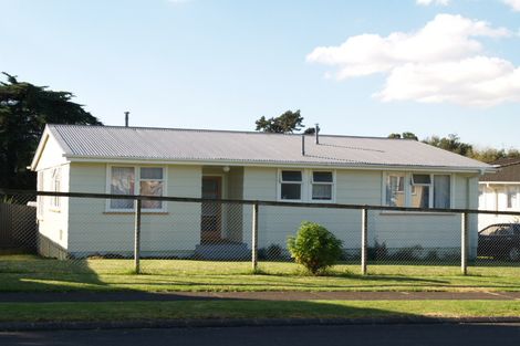 Photo of property in 35 Chadwick Crescent, Mangere East, Auckland, 2024