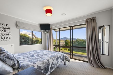 Photo of property in 27 Owhatiura Drive, Lynmore, Rotorua, 3010