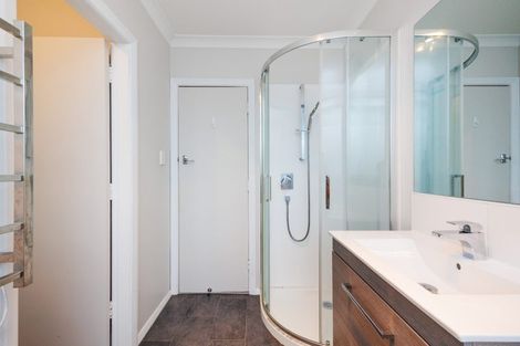 Photo of property in 4 Eton Place, Terrace End, Palmerston North, 4410