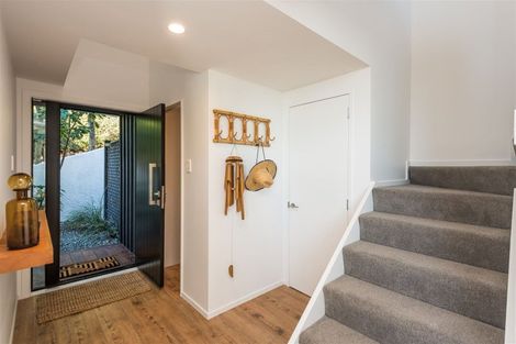 Photo of property in 2/182 Mount Pleasant, Mount Pleasant, Christchurch, 8081