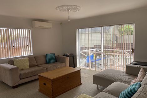 Photo of property in 1/71 Browns Bay Road, Browns Bay, Auckland, 0630