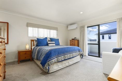 Photo of property in 8 Waimanu Bay Drive, Te Atatu Peninsula, Auckland, 0610