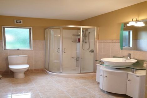 Photo of property in 701a Beach Road, Rothesay Bay, Auckland, 0630