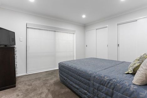 Photo of property in 4225d Great North Road, Glendene, Auckland, 0602